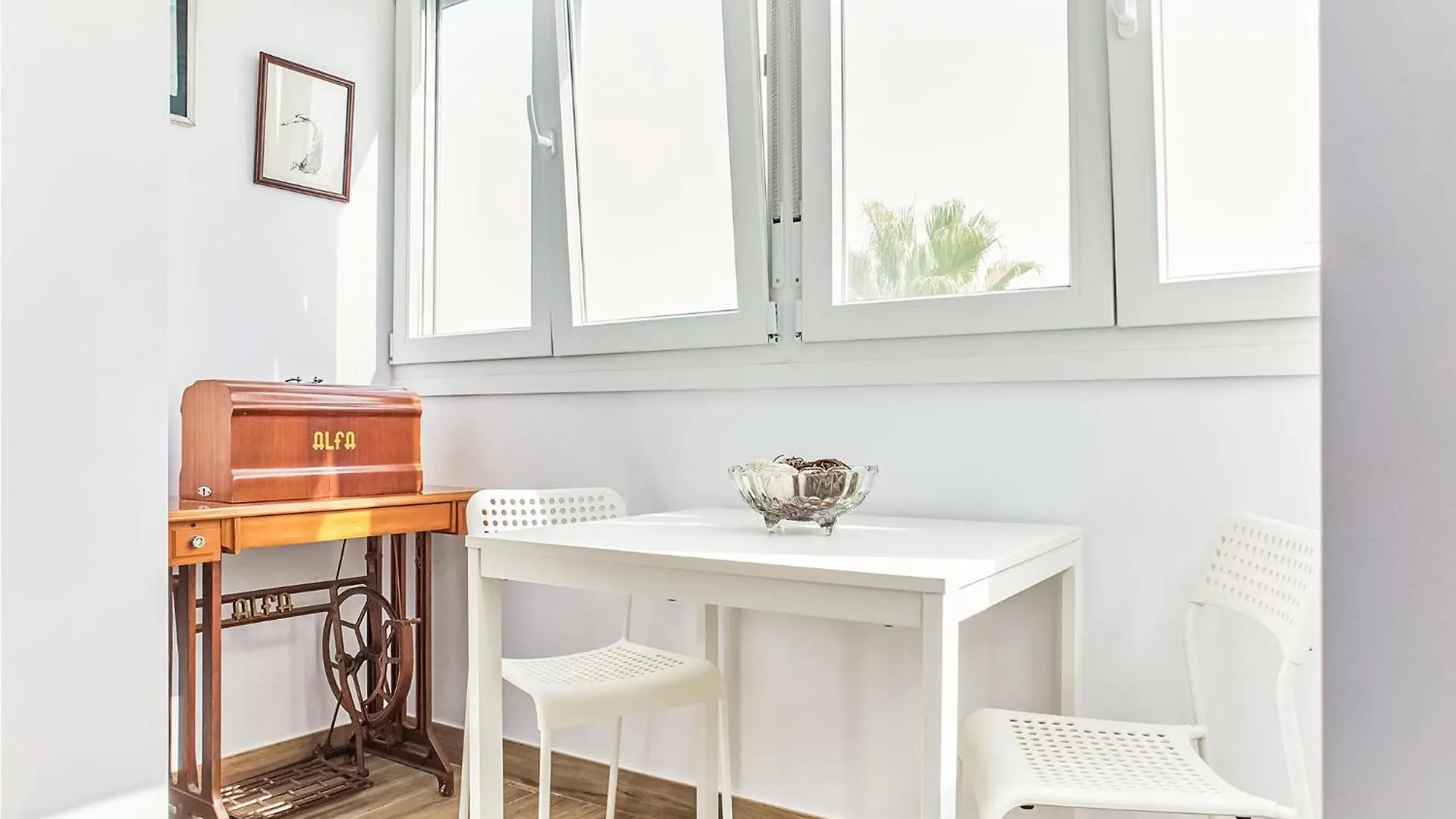 Beautiful Apartment In Cadiz With Kitchen